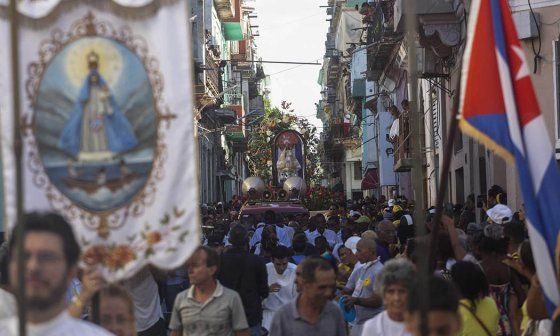 Procesión de la Virgen de la Caridad del Cobre en Cuba, 2023. Foto: Roy Leyra