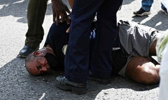 Hombre caído. Víctima de las protestas en Cuba.