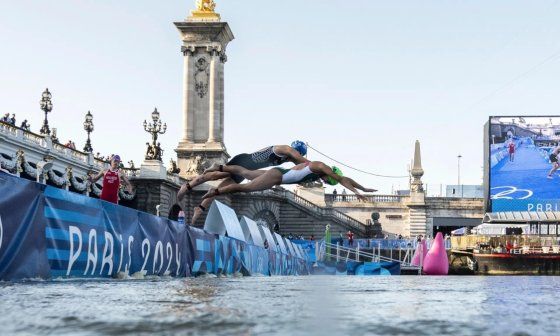 Ateltas en el río Sena durante los JJOO París 2024.