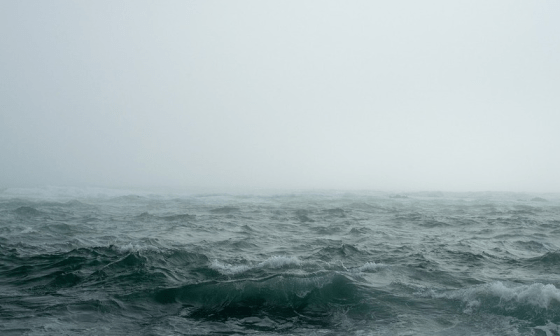 Olas sobre el mar.