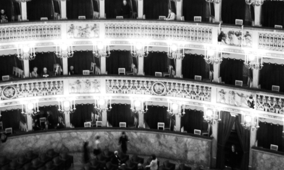 Interior de un teatro.