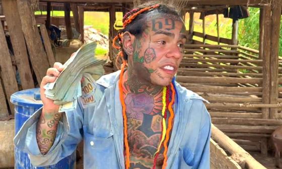 El rapero estadounidense Tekashi 6ix9ine muestra su dinero en Cuba.