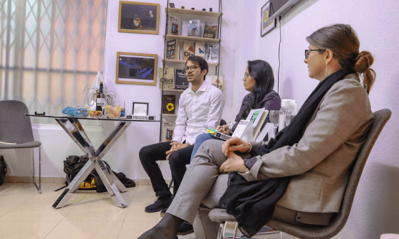 Lester Álvarez, Luz Escobar y Micaela Hierro durante la Tertulia Deslinde.