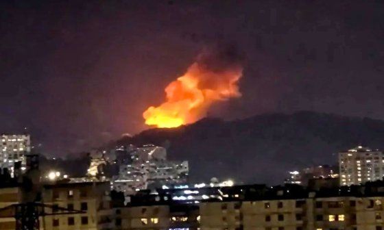 Bombardeo en Caracas (3 de diciembre de 2026).