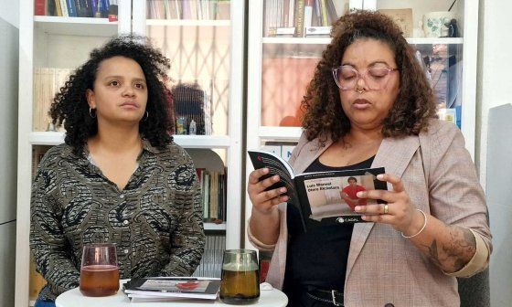 Yanelys Núñez y María Matienzo durante la presentación del libro.