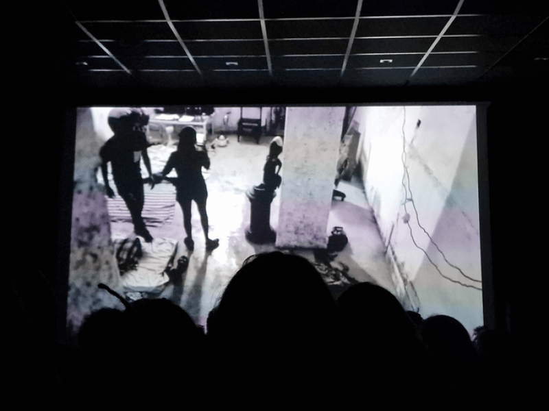 Fotograma de la proyección del documental "En San Isidro" durante el primer Foro Intemperie.