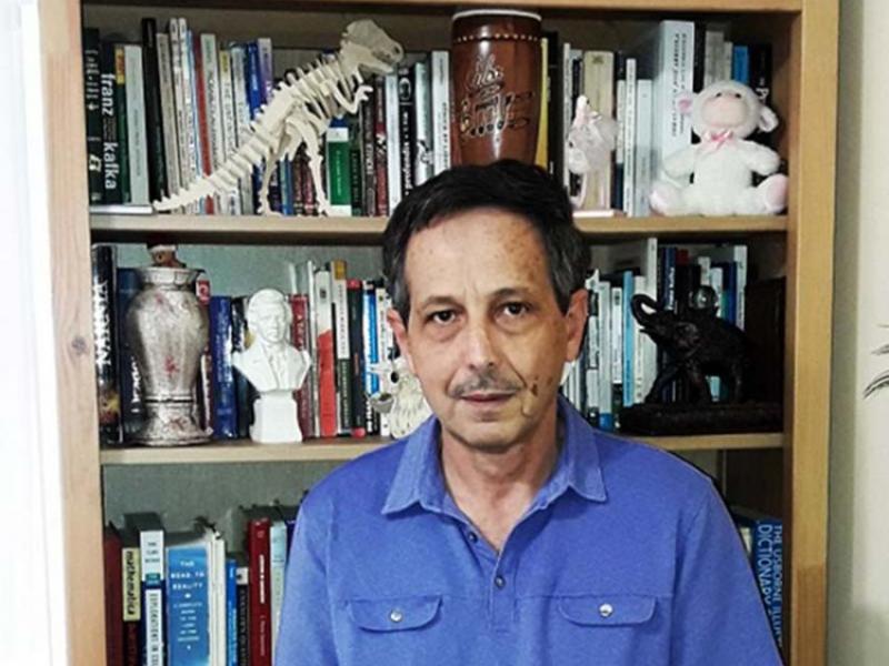 El poeta cubano Carlos Sotuyo
