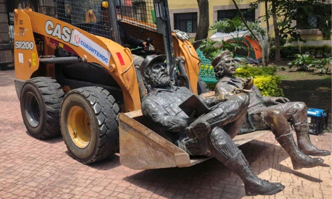 Esculturas de Fidel Castro y Ernesto Che Guevara desmontadas por la alcaldía de Cuauhtémoc, Ciudad México (2025). 