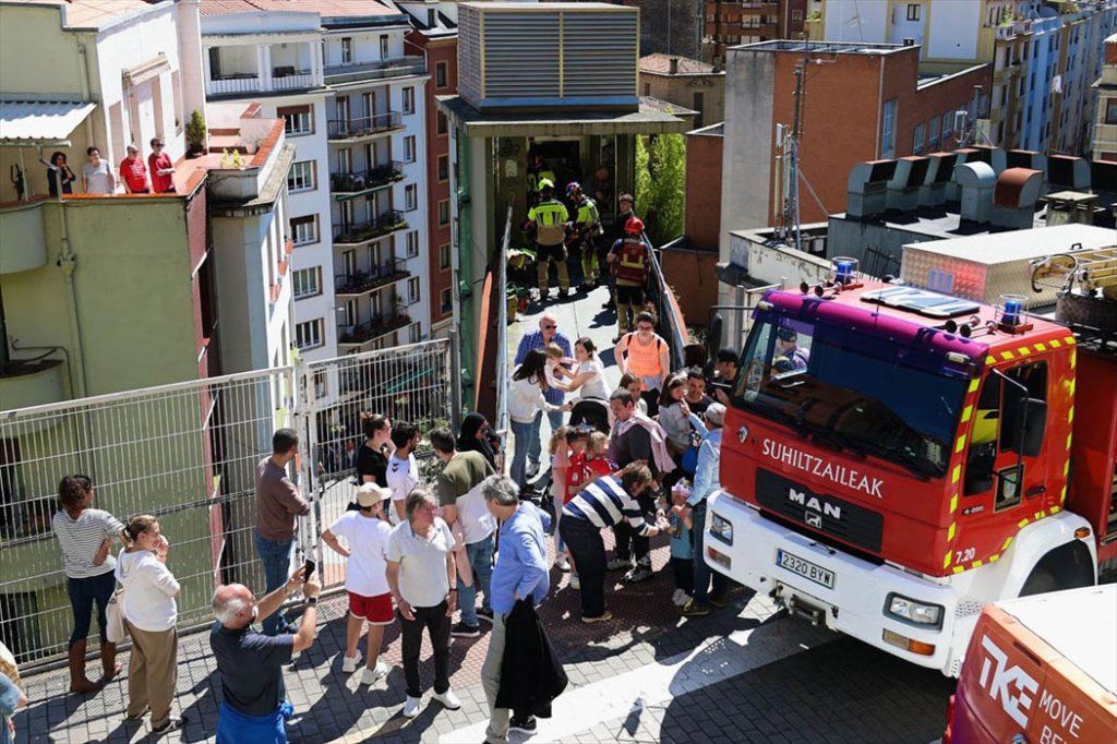 Rescate en un ascensor público de Eibar, País Vasco. |  Imagen:  